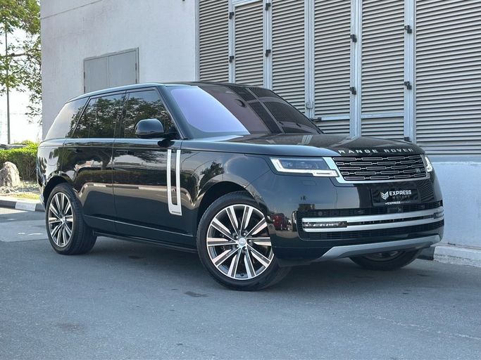 مستعملة Land Rover Range Rover P530 MHEV V, 4.4 l, 2023 في في دبي من Express Motors، اللون أسود. المواصفات الكورية | AUTO.AE