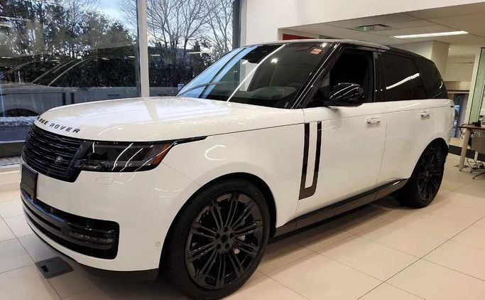 New Land Rover Range Rover P530 MHEV V, 4.4 l, 2025 in Dubai by Sultan Al Kutbi Motors, White color. GCC Specs | AUTO.AE