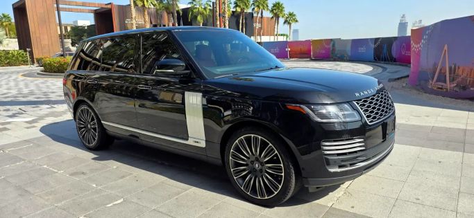 Подержанный Land Rover Range Rover P525 IV Рестайлинг, 5.0 л, 2021 в Дубае от Auto Bank Trading Черный цвет. Американская | AUTO.AE