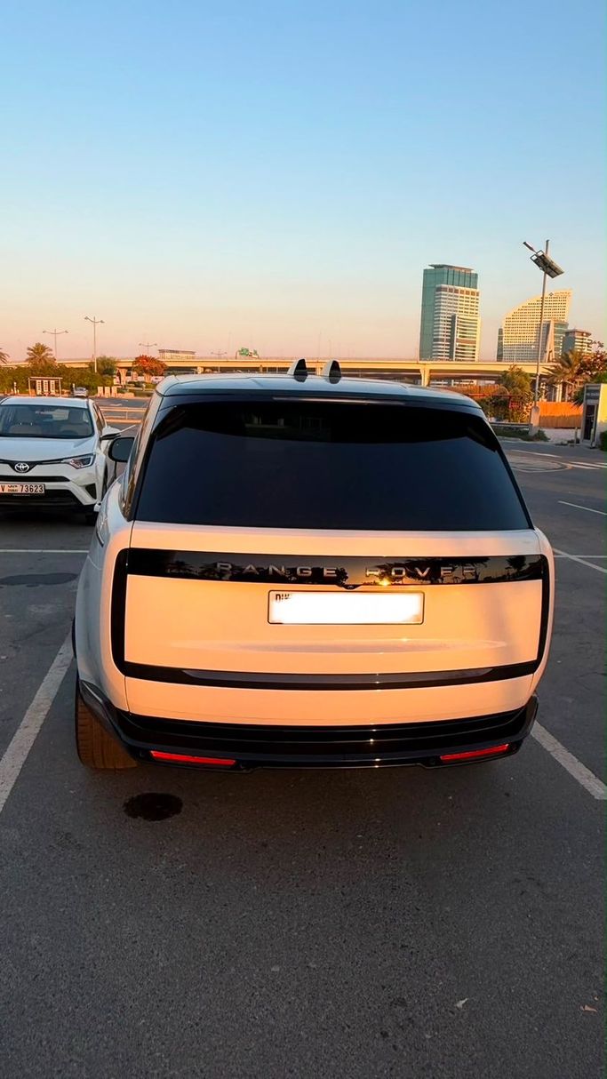 مستعملة Land Rover Range Rover P530 MHEV V, 4.4 l, 2024 في في دبي، اللون أبيض. المواصفات الأمريكية | AUTO.AE | إعلان #257675