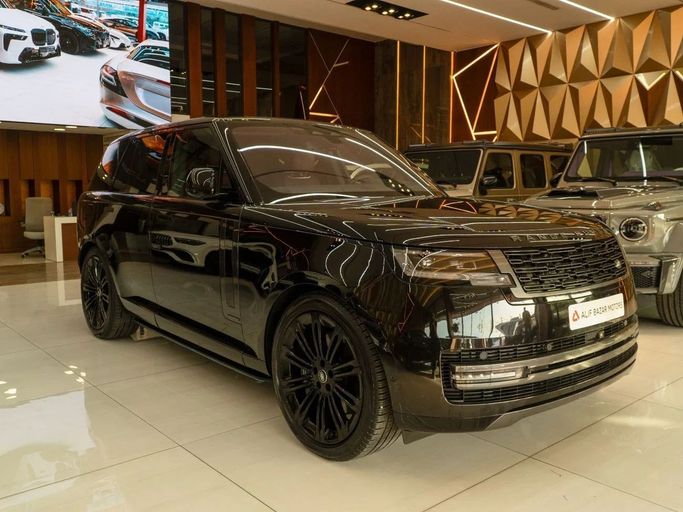 جديدة Land Rover Range Rover P530 MHEV V, 4.4 l, 2023 في في دبي من Alif Bazar Motors، اللون أسود. مواصفات الخليج | AUTO.AE | إعلان #260619