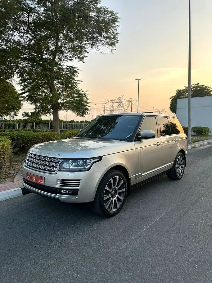 مستعملة ⁦Land Rover Range Rover P510 رابعاً، 5.0 l، 2013⁩ في في الإمارات, دبي من First Choice Motors، اللون ذهبي. مواصفات الخليج | AUTO.AE | إعلان #286846