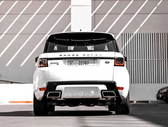 Land Rover Range Rover Sport SVR II Рестайлинг, 2021 внедорожник 5 дв.  класса в Дубае от Princess белый цвет | AUTO.AE