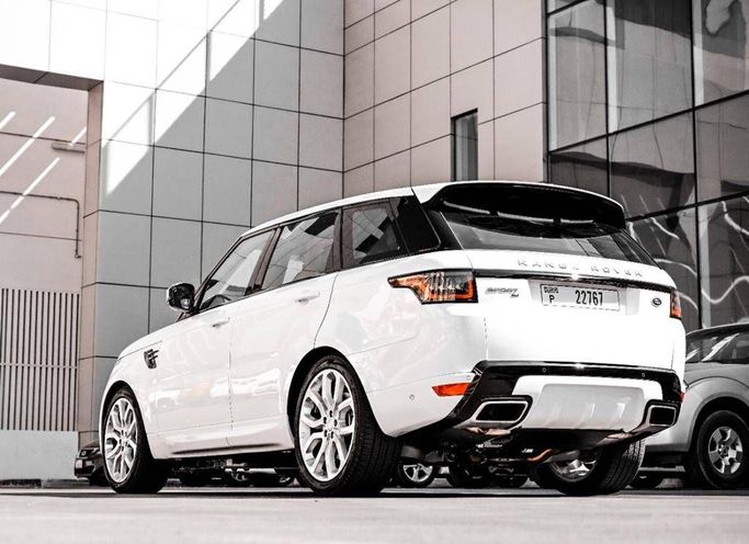 Land Rover Range Rover Sport SVR II Рестайлинг, 2021 внедорожник 5 дв.  класса в Дубае от Princess белый цвет | AUTO.AE