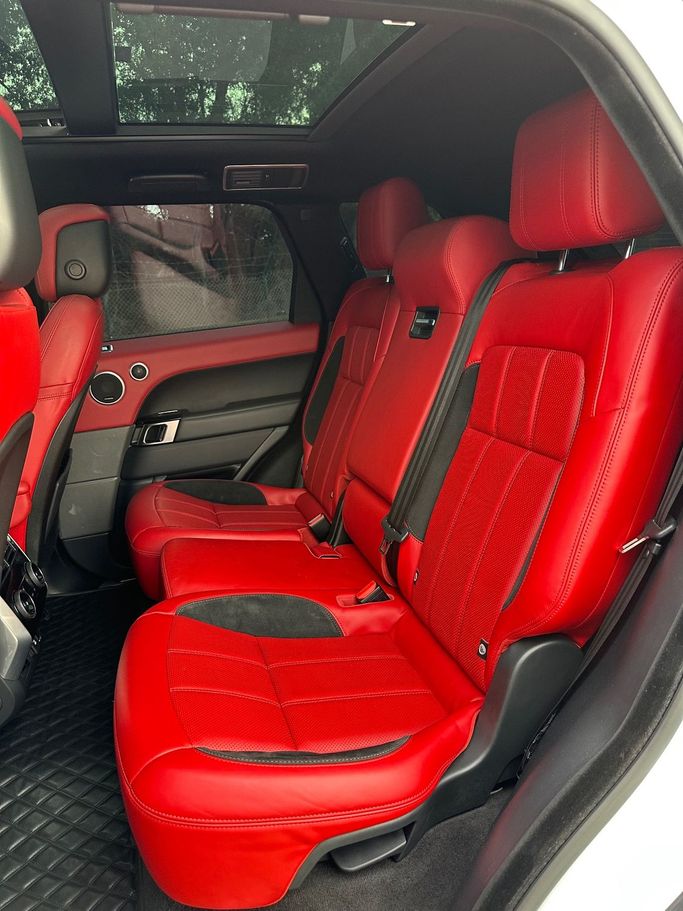 Подержанный Land Rover Range Rover Sport II Рестайлинг, 3.0 л, 2018 в Дубае от Alzahiah Cars Белый цвет. GCC | AUTO.AE