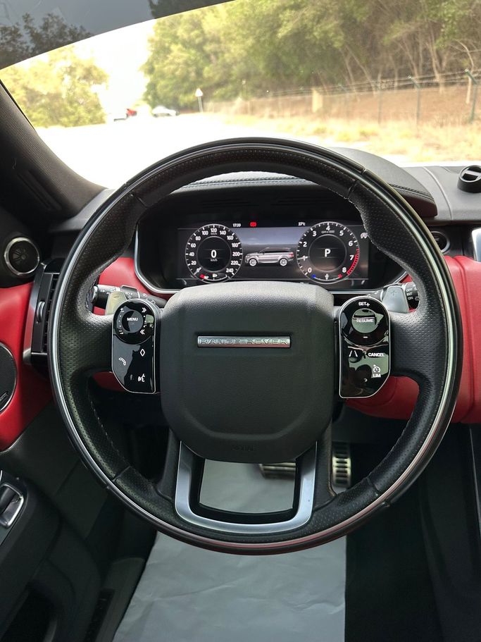 Подержанный Land Rover Range Rover Sport II Рестайлинг, 3.0 л, 2018 в Дубае от Alzahiah Cars Белый цвет. GCC | AUTO.AE