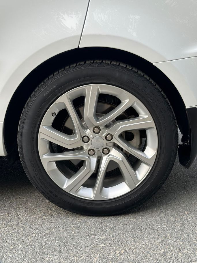 Подержанный Land Rover Range Rover Sport II Рестайлинг, 3.0 л, 2018 в Дубае от Alzahiah Cars Белый цвет. GCC | AUTO.AE