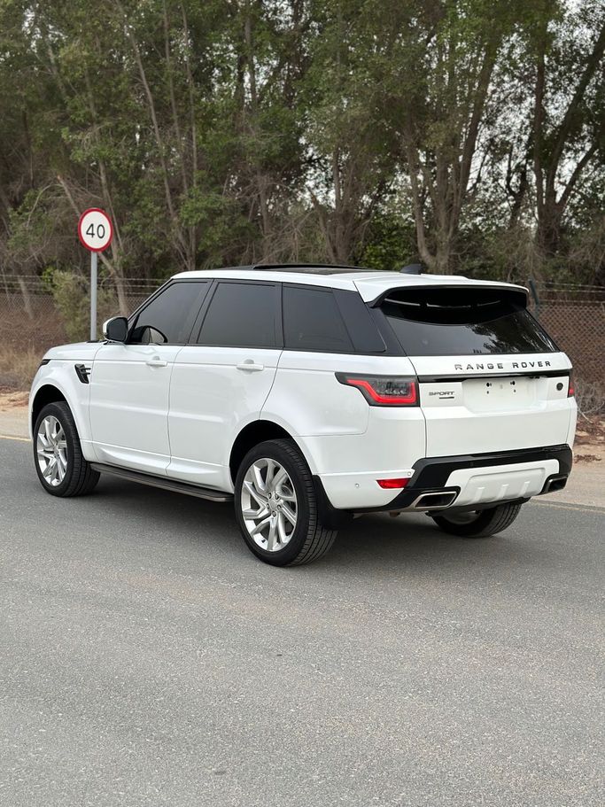 Подержанный Land Rover Range Rover Sport II Рестайлинг, 3.0 л, 2018 в Дубае от Alzahiah Cars Белый цвет. GCC | AUTO.AE