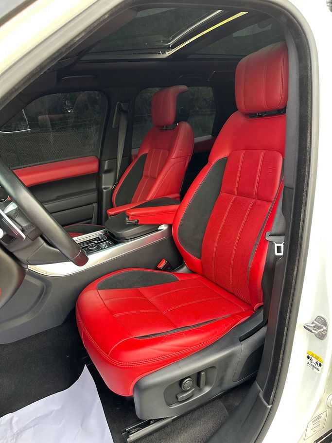Подержанный Land Rover Range Rover Sport II Рестайлинг, 3.0 л, 2018 в Дубае от Alzahiah Cars Белый цвет. GCC | AUTO.AE