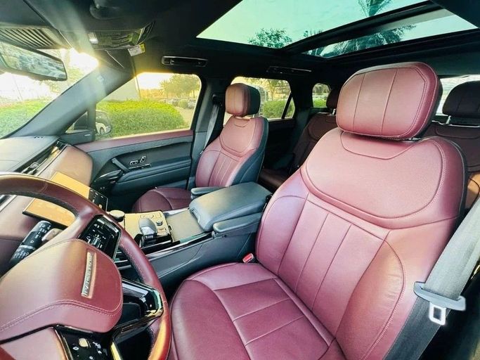 Подержанный Land Rover Range Rover Sport P400 MHEV III, 3.0 л, 2023 в Дубае от Royal Motors Белый цвет. GCC | AUTO.AE
