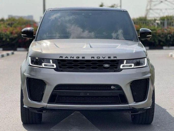 Подержанный Land Rover Range Rover Sport SVR II Рестайлинг, 5.0 л, 2019 в Дубае от Royal Motors Серебристый цвет. Европейская | AUTO.AE