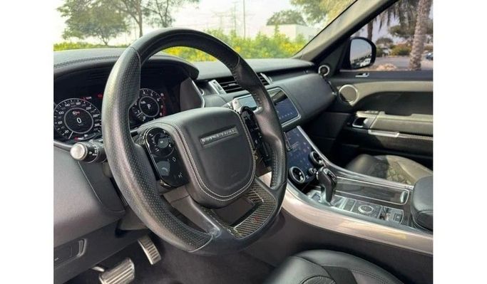 Подержанный Land Rover Range Rover Sport SVR II Рестайлинг, 5.0 л, 2019 в Дубае от Royal Motors Серебристый цвет. Европейская | AUTO.AE