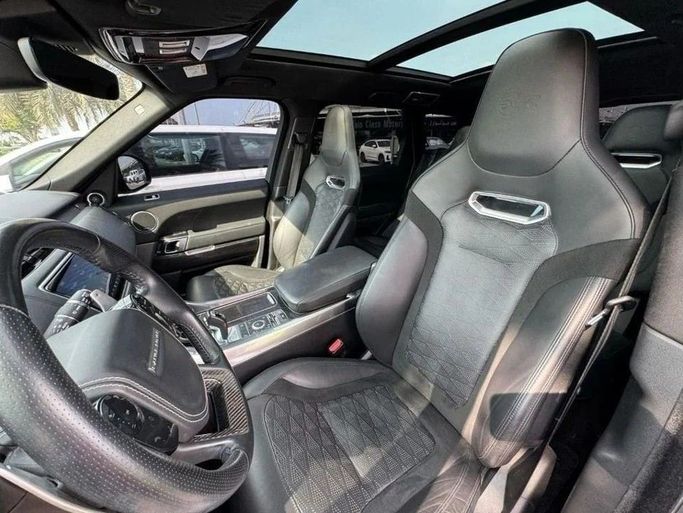Подержанный Land Rover Range Rover Sport SVR II Рестайлинг, 5.0 л, 2019 в Дубае от Royal Motors Серебристый цвет. Европейская | AUTO.AE