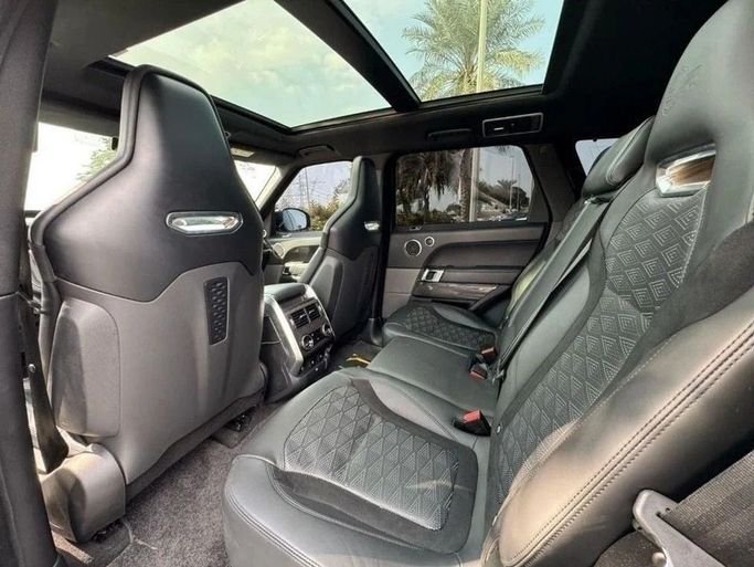 Подержанный Land Rover Range Rover Sport SVR II Рестайлинг, 5.0 л, 2019 в Дубае от Royal Motors Серебристый цвет. Европейская | AUTO.AE