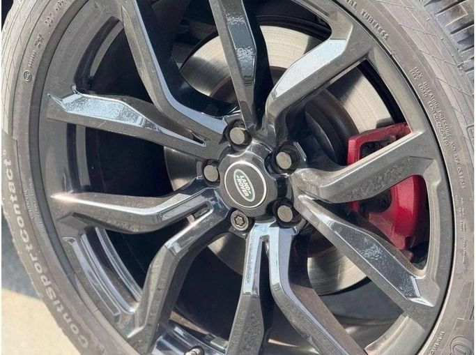 Подержанный Land Rover Range Rover Sport SVR II Рестайлинг, 5.0 л, 2019 в Дубае от Royal Motors Серебристый цвет. Европейская | AUTO.AE