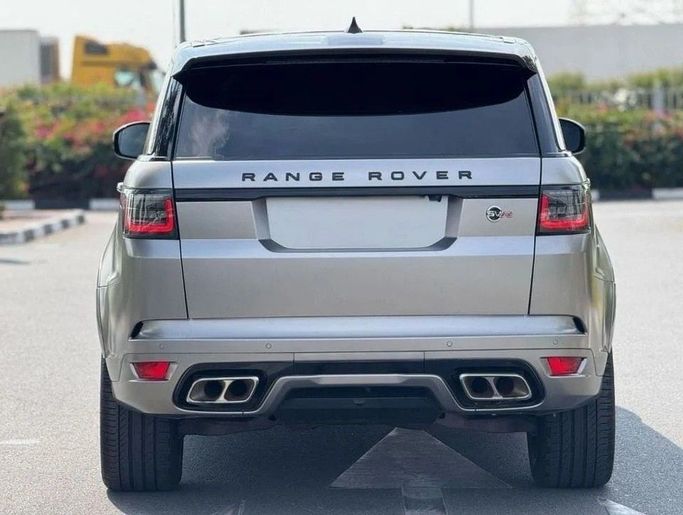 Подержанный Land Rover Range Rover Sport SVR II Рестайлинг, 5.0 л, 2019 в Дубае от Royal Motors Серебристый цвет. Европейская | AUTO.AE