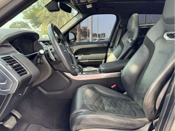 Подержанный Land Rover Range Rover Sport SVR II Рестайлинг, 5.0 л, 2019 в Дубае от Royal Motors Серебристый цвет. Европейская | AUTO.AE