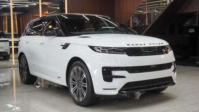 Новый Land Rover Range Rover Sport P530 III, 4.4 л, 2025 в Дубае от Najem Motors Белый цвет. Европейская | AUTO.AE