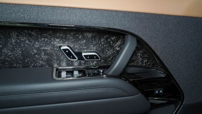 Новый Land Rover Range Rover Sport P530 III, 4.4 л, 2025 в Дубае от Najem Motors Белый цвет. Европейская | AUTO.AE