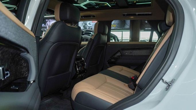 Новый Land Rover Range Rover Sport P530 III, 4.4 л, 2025 в Дубае от Najem Motors Белый цвет. Европейская | AUTO.AE