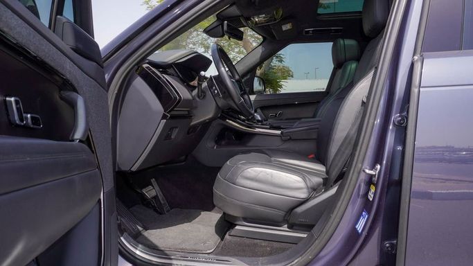 Подержанный Land Rover Range Rover Sport P400 MHEV III, 3.0 л, 2023 в Дубае от Najem Motors Серый цвет. GCC | AUTO.AE