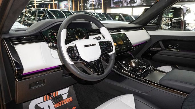 Новый Land Rover Range Rover Sport P530 MHEV V, 4.4 л, 2025 в Дубае от Najem Motors Серый цвет. Европейская | AUTO.AE