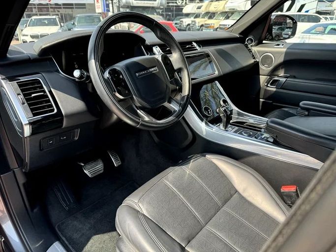 Подержанный Land Rover Range Rover Sport P380 II Рестайлинг, 3.0 л, 2018 в Дубае от Nice Cars Motos Серый цвет. Американская | AUTO.AE
