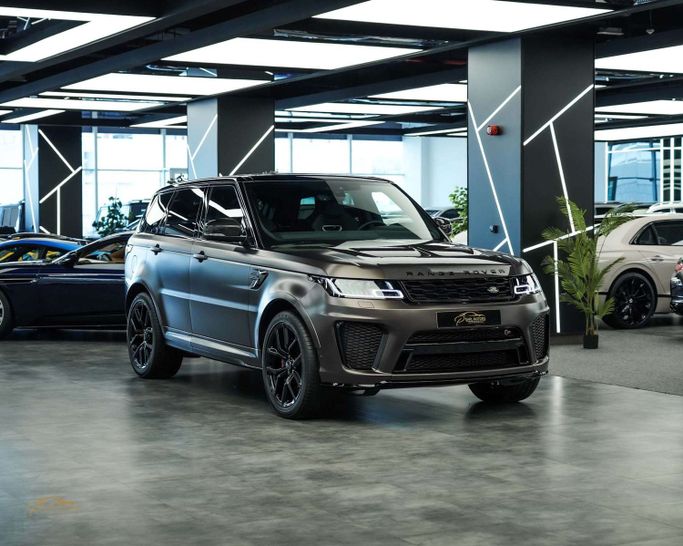 Новый Land Rover Range Rover Sport SVR Carbon Fiber Edition II Рестайлинг, 5 л, 2022 в Дубае от Pearl Motors Зеленый цвет. Европейская | AUTO.AE