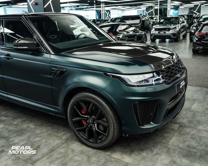 Новый Land Rover Range Rover Sport SVR Carbon Fiber Edition II Рестайлинг, 5 л, 2022 в Дубае от Pearl Motors Зеленый цвет. Европейская | AUTO.AE