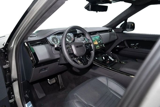 Новый Land Rover Range Rover Sport P635 III, 4.4 л, 2024 в Дубае от LMG Motors Серебристый цвет. GCC | AUTO.AE