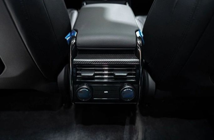 Новый Land Rover Range Rover Sport P635 III, 4.4 л, 2024 в Дубае от LMG Motors Серебристый цвет. GCC | AUTO.AE