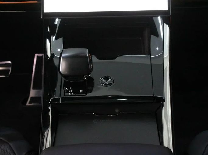 Подержанный Land Rover Range Rover Sport P635 III, 4.4 л, 2025 в Дубае от Hot Wheel Used Motors Черный цвет. Other | AUTO.AE