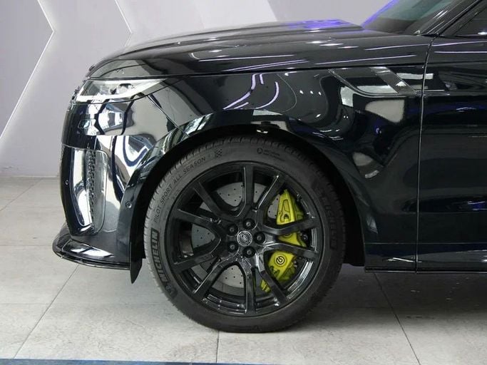 Подержанный Land Rover Range Rover Sport P635 III, 4.4 л, 2025 в Дубае от Hot Wheel Used Motors Черный цвет. Other | AUTO.AE