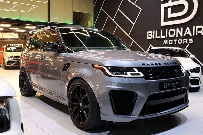 Подержанный Land Rover Range Rover Sport SVR II Рестайлинг, 5.0 л, 2020 в Дубае от Billionaire Motors Серебристый цвет. Американская | AUTO.AE