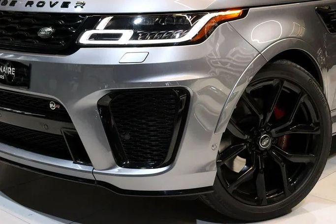 Подержанный Land Rover Range Rover Sport SVR II Рестайлинг, 5.0 л, 2020 в Дубае от Billionaire Motors Серебристый цвет. Американская | AUTO.AE