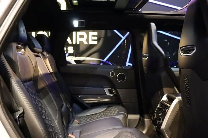 Подержанный Land Rover Range Rover Sport SVR II Рестайлинг, 5.0 л, 2020 в Дубае от Billionaire Motors Серебристый цвет. Американская | AUTO.AE