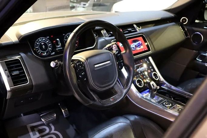 Подержанный Land Rover Range Rover Sport SVR II Рестайлинг, 5.0 л, 2020 в Дубае от Billionaire Motors Серебристый цвет. Американская | AUTO.AE