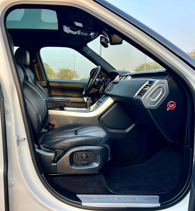 Подержанный Land Rover Range Rover Sport P340 II, 3.0 л, 2016 в Дубае от Designo Cars Trading Белый цвет. GCC | AUTO.AE