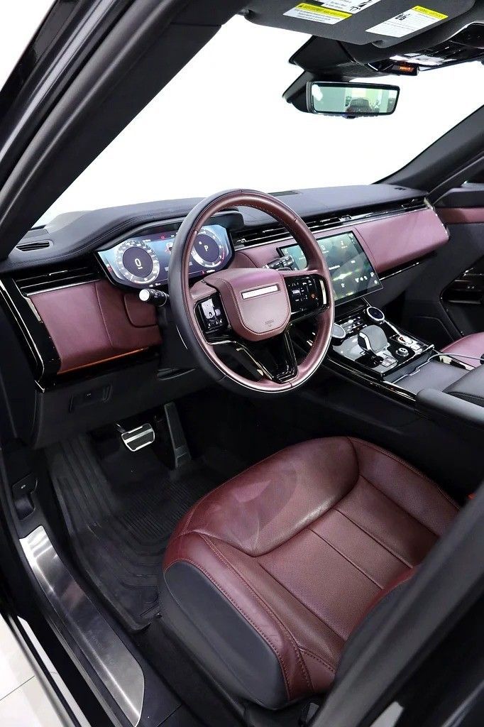 Подержанный Land Rover Range Rover Sport P400 MHEV III, 3.0 л, 2023 в Дубае от Al Faris Motors Серый цвет. Other | AUTO.AE