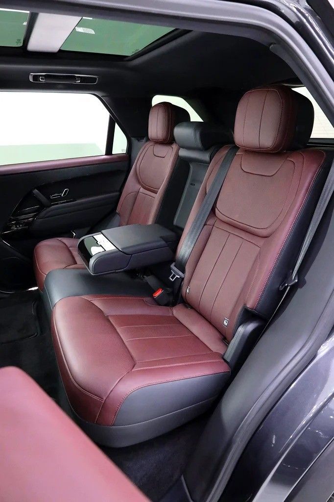 Подержанный Land Rover Range Rover Sport P400 MHEV III, 3.0 л, 2023 в Дубае от Al Faris Motors Серый цвет. Other | AUTO.AE