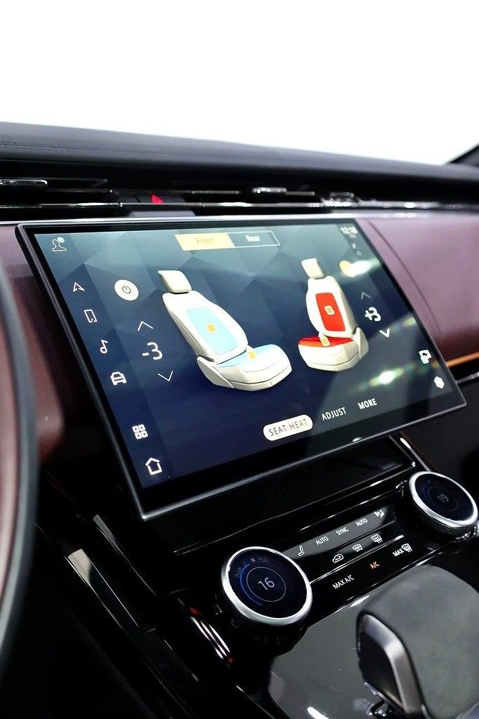 Подержанный Land Rover Range Rover Sport P400 MHEV III, 3.0 л, 2023 в Дубае от Al Faris Motors Серый цвет. Other | AUTO.AE