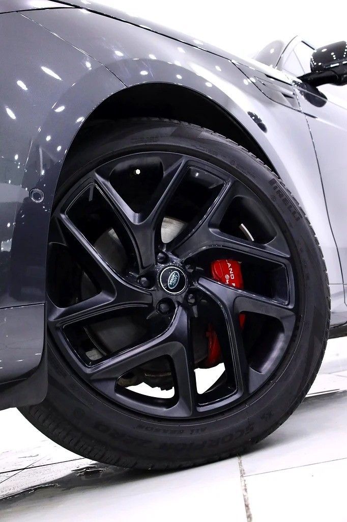 Подержанный Land Rover Range Rover Sport P400 MHEV III, 3.0 л, 2023 в Дубае от Al Faris Motors Серый цвет. Other | AUTO.AE