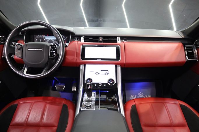 Подержанный Land Rover Range Rover Sport P525 II Рестайлинг, 5.0 л, 2022 в Дубае от Sanam Cars Белый цвет. GCC | AUTO.AE