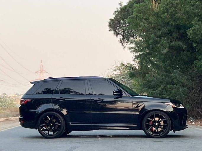 Подержанный Land Rover Range Rover Sport SVR II Рестайлинг, 5.0 л, 2021 в Дубае от Prestige motors Черный цвет. GCC | AUTO.AE