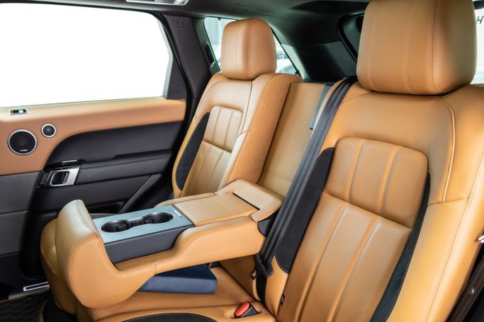 Подержанный Land Rover Range Rover Sport P400 MHEV II Рестайлинг, 3.0 л, 2018 в Дубае от The Car Superstore Черный цвет. GCC | AUTO.AE