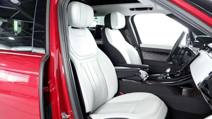 Подержанный Land Rover Range Rover Sport P530 III, 4.4 л, 2023 в Дубае от The Car Superstore Красный цвет. Европейская | AUTO.AE