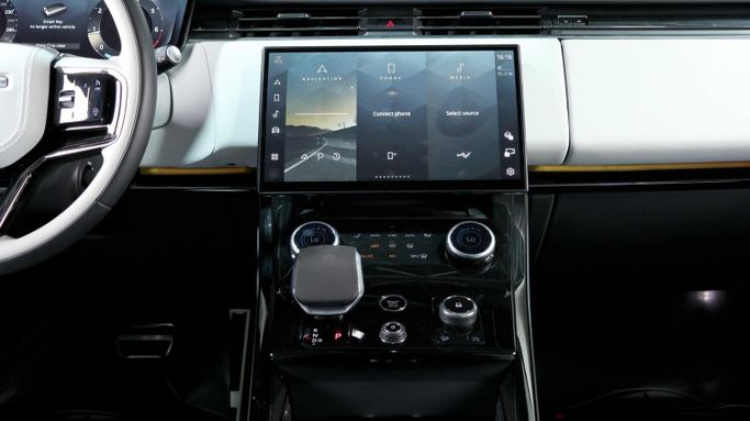 Подержанный Land Rover Range Rover Sport P530 III, 4.4 л, 2023 в Дубае от The Car Superstore Красный цвет. Европейская | AUTO.AE