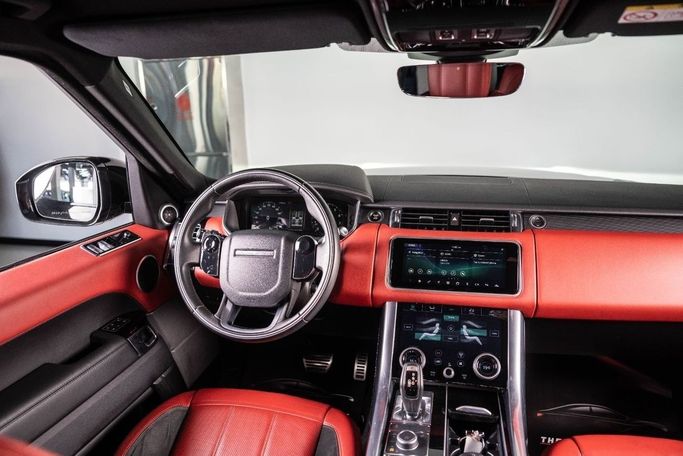 Подержанный Land Rover Range Rover Sport P380 II Рестайлинг, 3.0 л, 2019 в Дубае от The Car Superstore Черный цвет. GCC | AUTO.AE