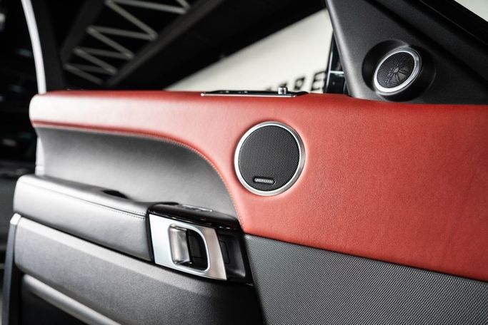 Подержанный Land Rover Range Rover Sport P380 II Рестайлинг, 3.0 л, 2019 в Дубае от The Car Superstore Черный цвет. GCC | AUTO.AE