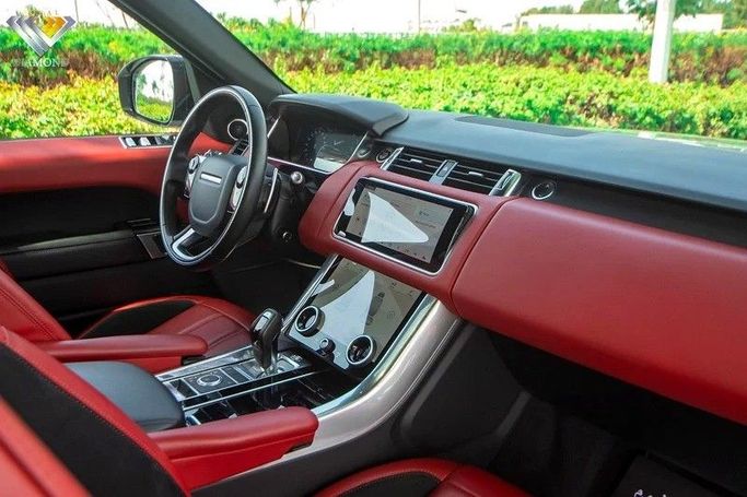 Подержанный Land Rover Range Rover Sport P380 II Рестайлинг, 3.0 л, 2022 в Дубае от Royal Diamond Motors Серебристый цвет. GCC | AUTO.AE
